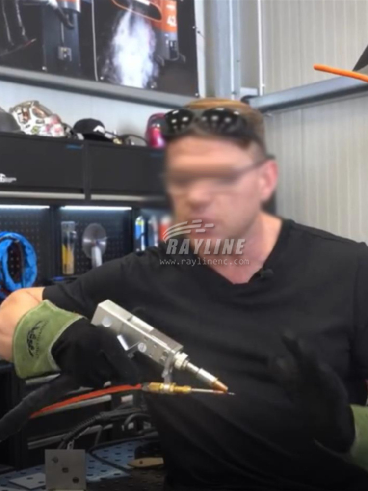 Industrial Laser Repair - 4-in-1 1500W wassergekühlte Laserlötmaschine, neuwertig, Faserlaser